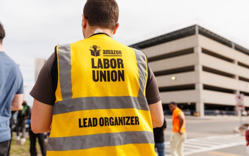 Amazon Union Allies With Teamsters in Big Labor Advance