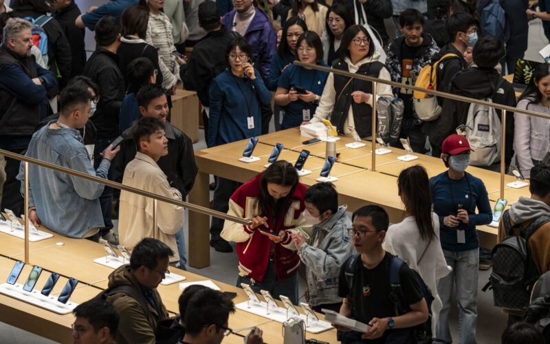 Apple’s China iPhone Shipments Jump 40% After Steep Discounts