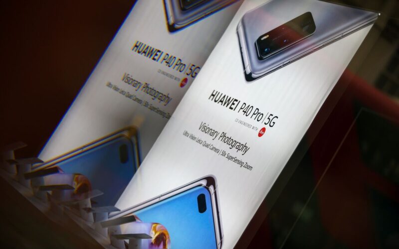 Huawei Mobile Devices Near a Billion as Apple Rivalry Heats Up