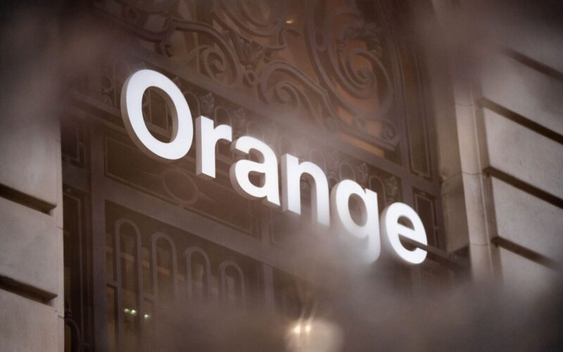 Orange Said to Mull 40% Stake Sale in Carrier, Exiting Mauritius