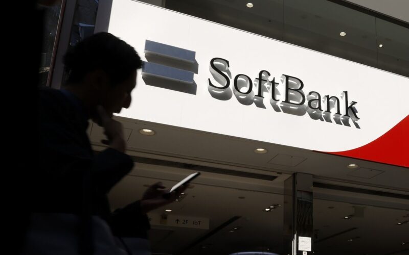 SoftBank Raises $1.86 Billion Overseas as It Boosts AI Bets