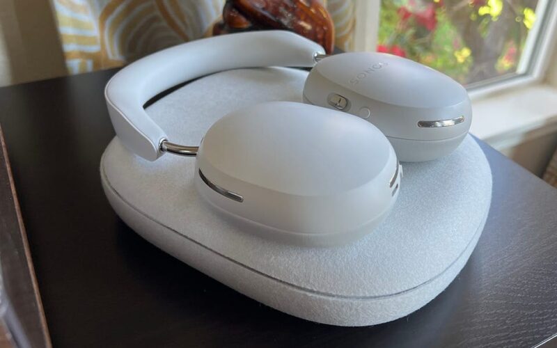 Sonos' first headphones are the most comfortable we've tested, but they're hindered by software bugs