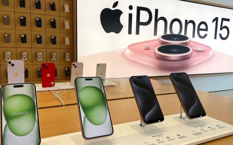 Apple’s iPhone Falls From Top Five in China Sales