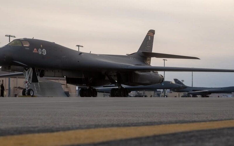 Crew mistakes and inadequate safety standards led to the crash that destroyed a $450 million B-1B bomber, an Air Force probe found