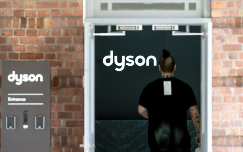 Dyson to Cut About 1,000 UK Jobs as New CEO Reviews Strategy