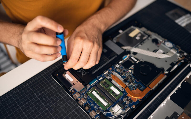 FTC warns some PC manufacturers that they’re violating right to repair rules