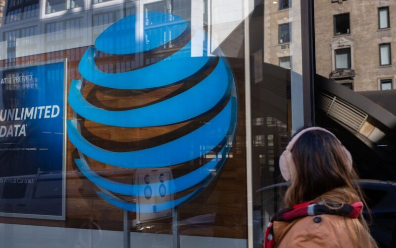 Hacker Says They First Didn’t See Any Value in Stolen AT&amp;T Data