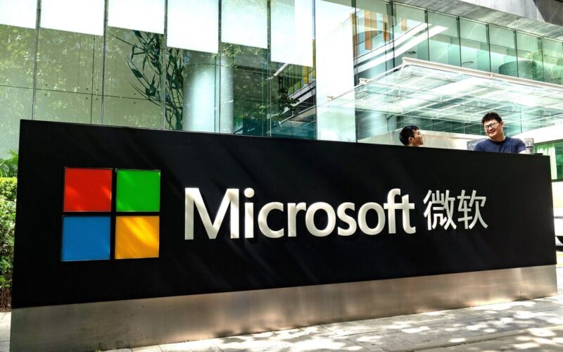 Microsoft Tells China Staff to Swap Androids for iPhones