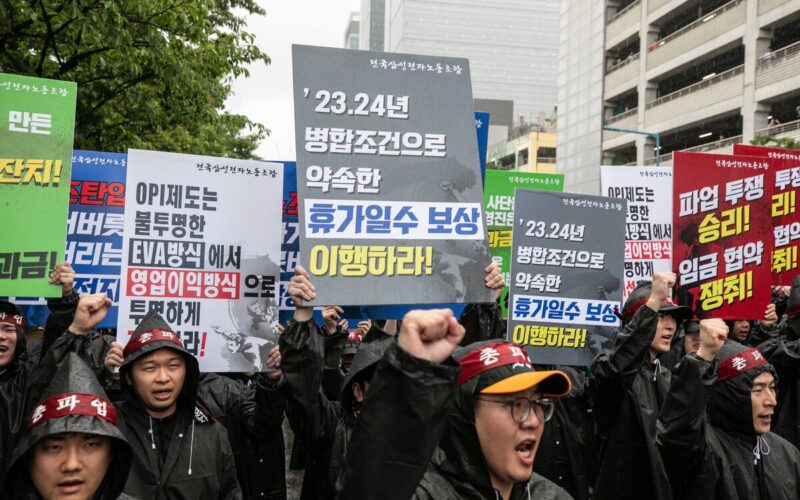 Samsung Workers Plan to Strike ‘Indefinitely’ in Risk to Global Tech