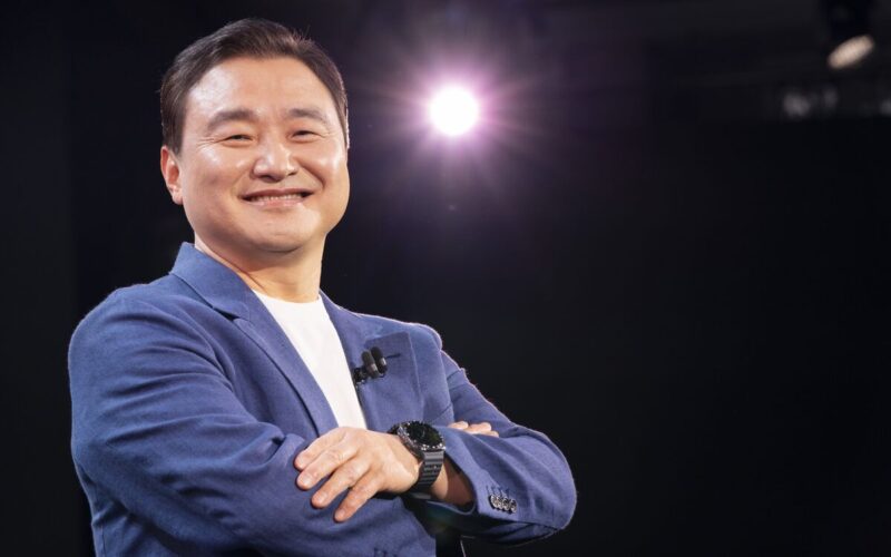 Samsung’s Mobile Chief Pushes Company Past the Boring Old Phone Slab