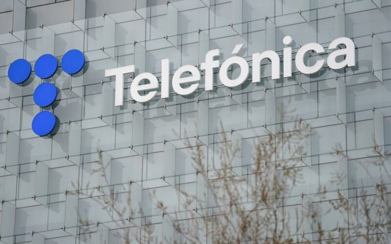 Telefonica in Talks to Sell Colombian Unit to Millicom