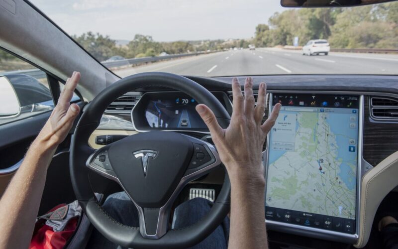 Tesla Analyst Nearly Crashes While Using ‘Full Self-Driving’