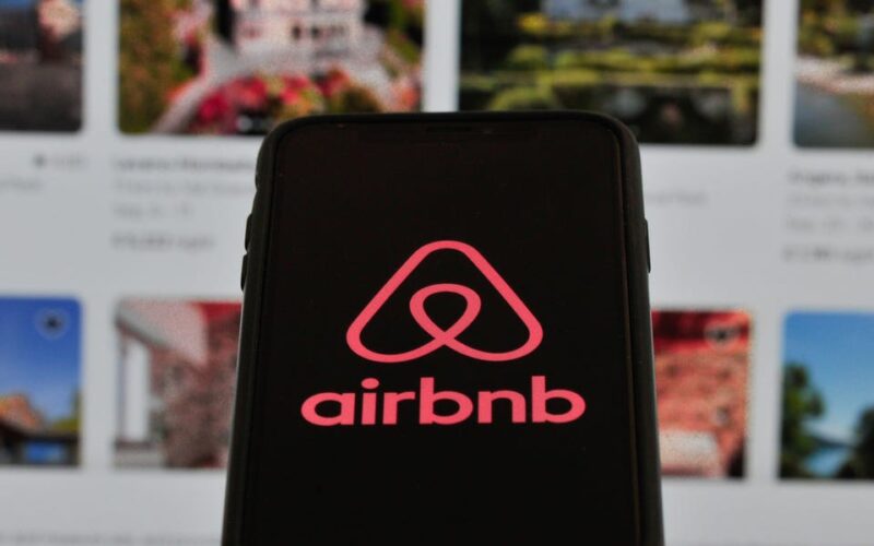 Airbnb's ongoing battle with hotels for travelers has taken a noticeable turn