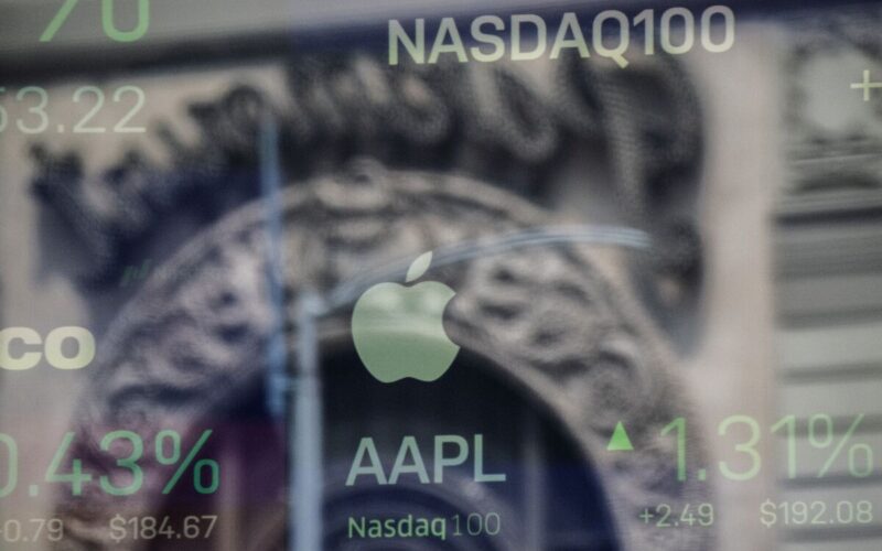 Buffett’s Apple Share Dump Is Set to Reshape Major Stock Gauges