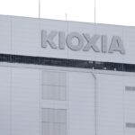 Chipmaker Kioxia Aims to List in Tokyo in October, Nikkei Says