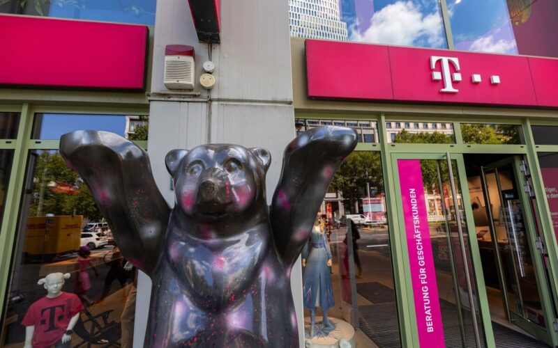 Deutsche Telekom Improves Profitability Buoyed by US Growth