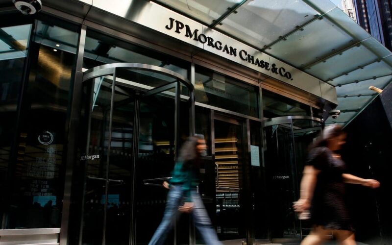 How JPMorgan's crackdown on private-equity recruiting could play out for junior bankers, PE firms, and more