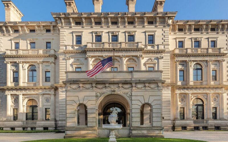 Look inside the Breakers, a 70-room, 138,300-square-foot mansion that belonged to one of America's wealthiest Gilded Age families