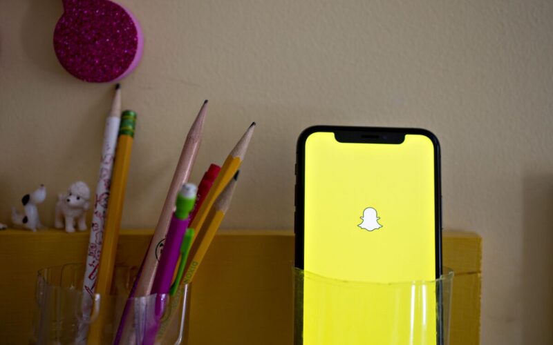 Snap Shares Tumble on Weaker Quarterly Sales, Profit Outlook