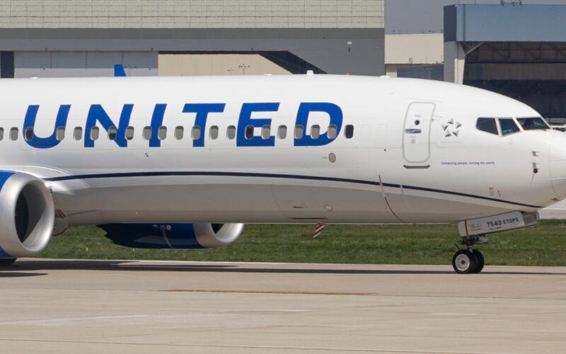 A United Airlines pilot ordered pizza for all his passengers after an emergency landing left them stranded