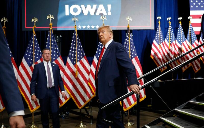 A top poll showing Trump narrowly ahead in Iowa is a warning sign for his campaign