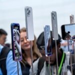 Apple Shares Slump as Analyst Warns of Weaker iPhone 16 Demand