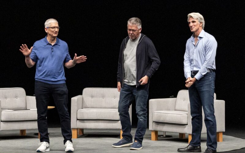 Apple Succession Strategy: Keep the Old Guard Around as Long as Possible