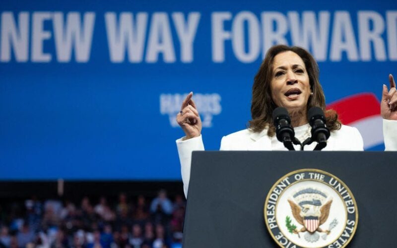 Harris sprints to the middle ahead of 2024 home stretch