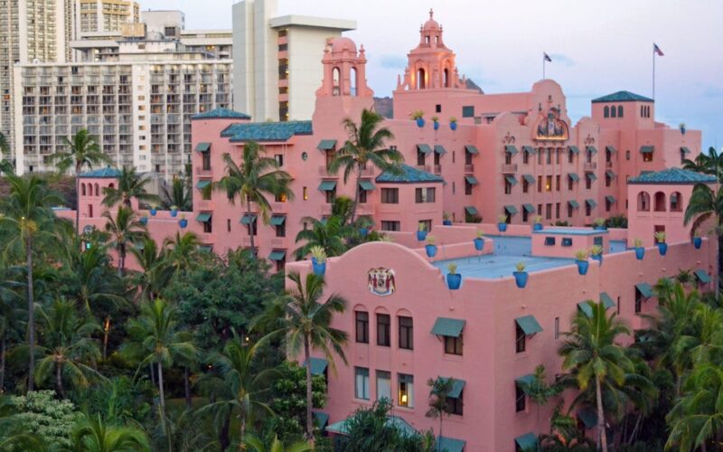 I paid $530 for one night in Hawaii's famous pink hotel. I was so excited, but I wouldn't stay there again.