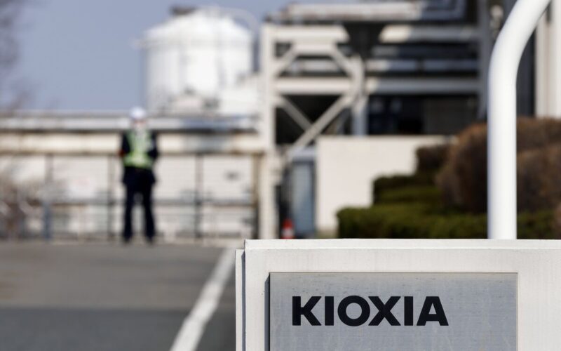 Japan’s Kioxia Postpones Plans for IPO as Chip Stocks Slide