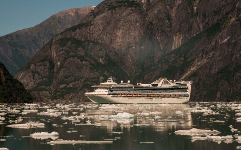 Video shows moment Carnival Cruise ship collides with floating ice in mini 'Titanic-moment'