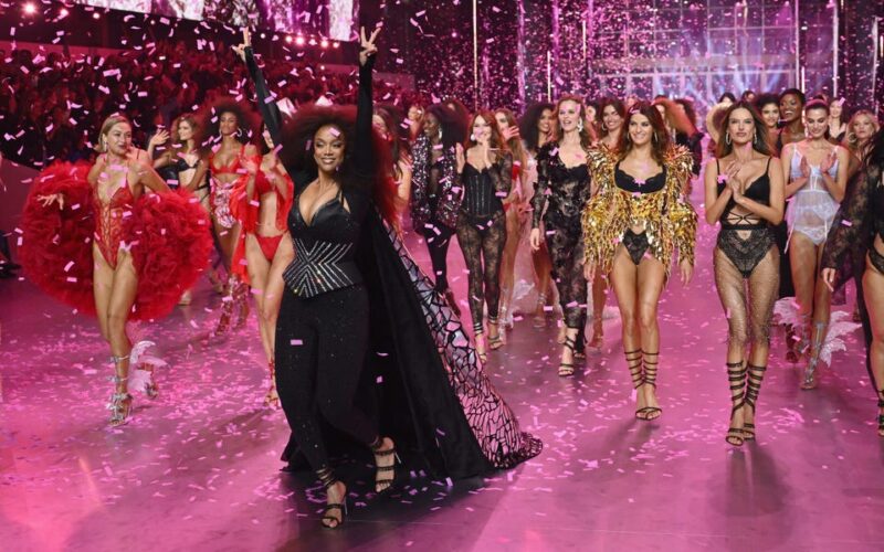 8 details you missed at the first Victoria's Secret Fashion Show in 6 years