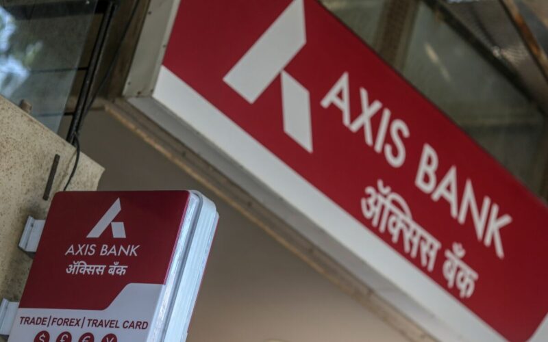 Axis Bank Says AI Won’t Mean Job Losses as It Adds Frontliners