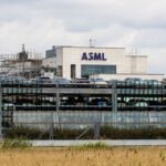 Nasdaq 100 Futures Holdings Shrink by $6 Billion After ASML Chip Selloff