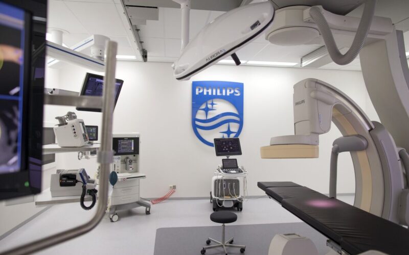 Philips Cuts Annual Sales Outlook on Weak Demand From China