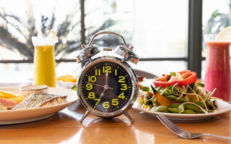 To burn fat and improve blood sugar, try intermittent fasting, a new study says