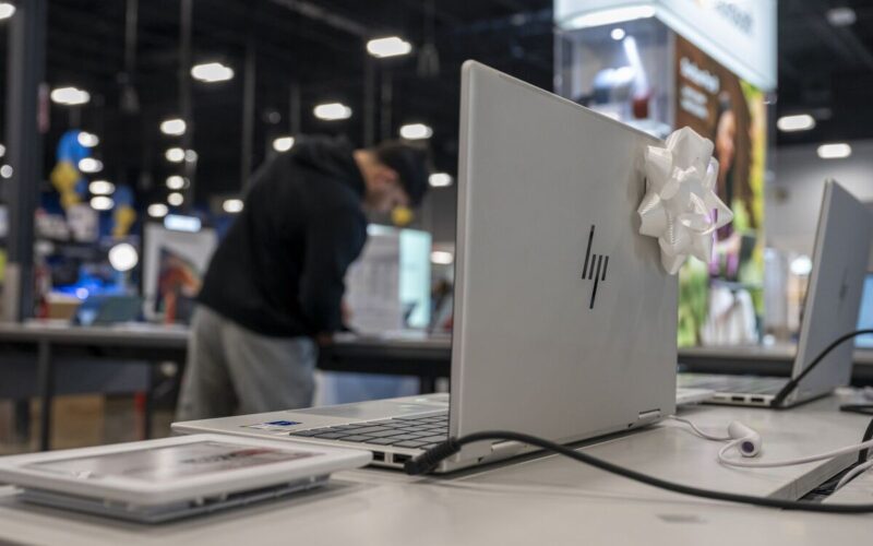 HP Gives Lackluster Profit Outlook on Slow PC Market Recovery