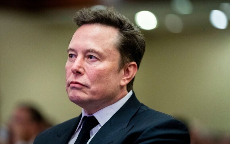 Musk’s Twitter Cutbacks Suggest His Playbook for the US Government