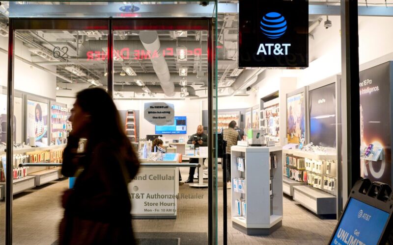 AT&amp;T Sees Profit Gains Through 2027; $20 Billion Buyback