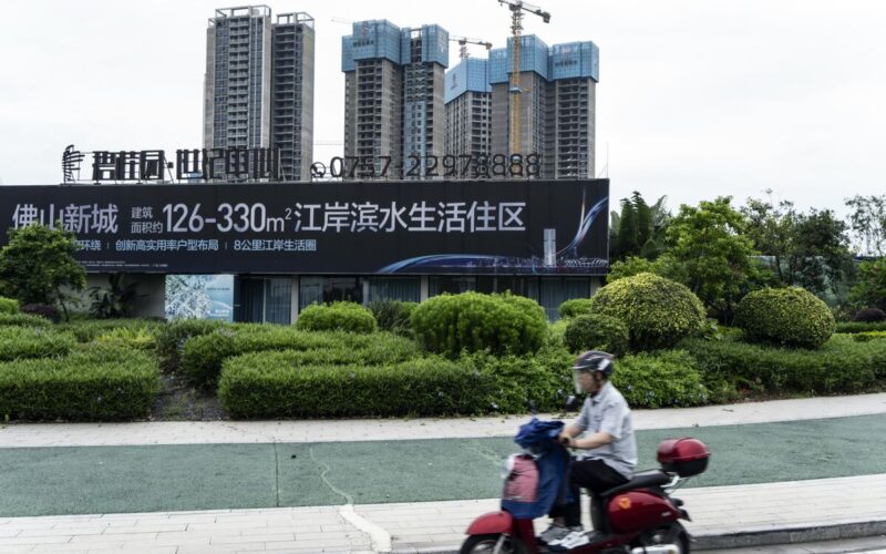 Country Garden Sales Drop Worsens as China Housing Saga Drags On