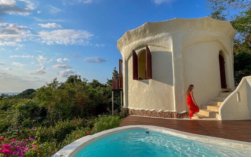 I spent 2 nights in an island villa off the coast of Africa with an open-air bathroom and personal infinity pool. It's the ideal honeymoon destination.